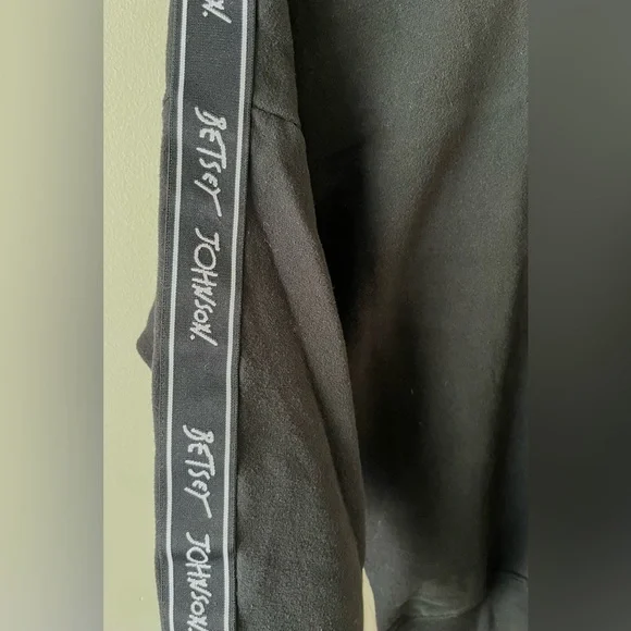 Betsey Johnson Vintage Black Crew Neck Sweater - M - spell out label -streetwear - Picture 7 of 7